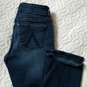 3/4 like new dELia's straight leg